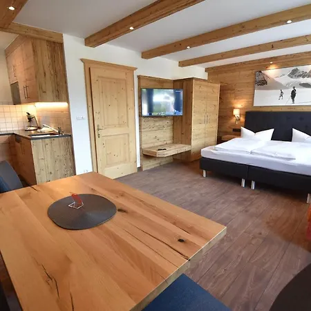 Stoecklbauer בית הארחה 3*